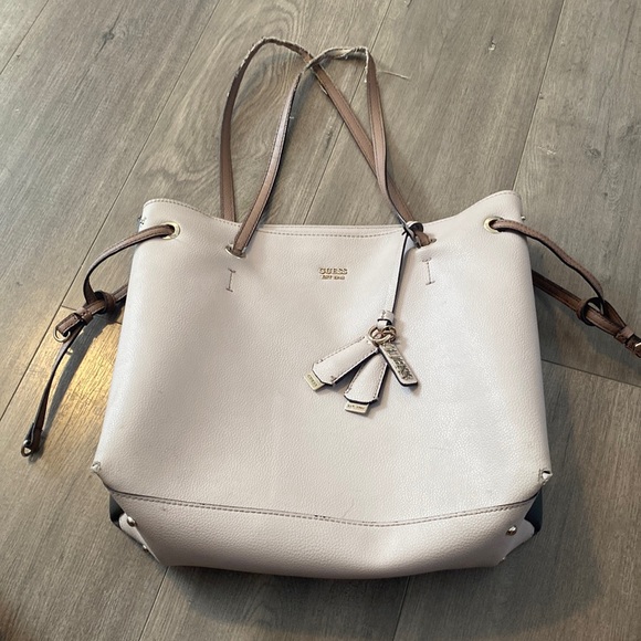Guess Handbag - Picture 1 of 8